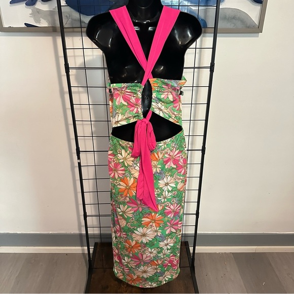 Plus Size Green Floral Cut Out Self Tie Back Closure Midi Dress - Picture 8 of 11